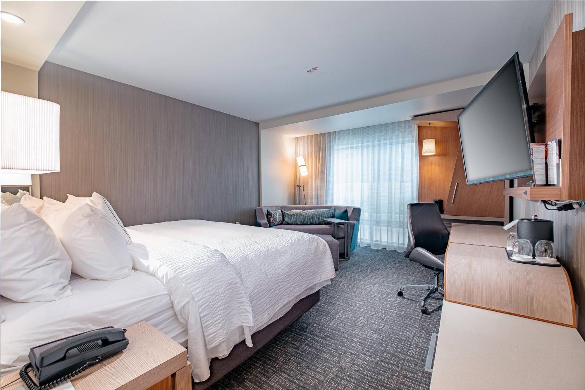 Courtyard By Marriott Toledo West Hotel Exterior photo