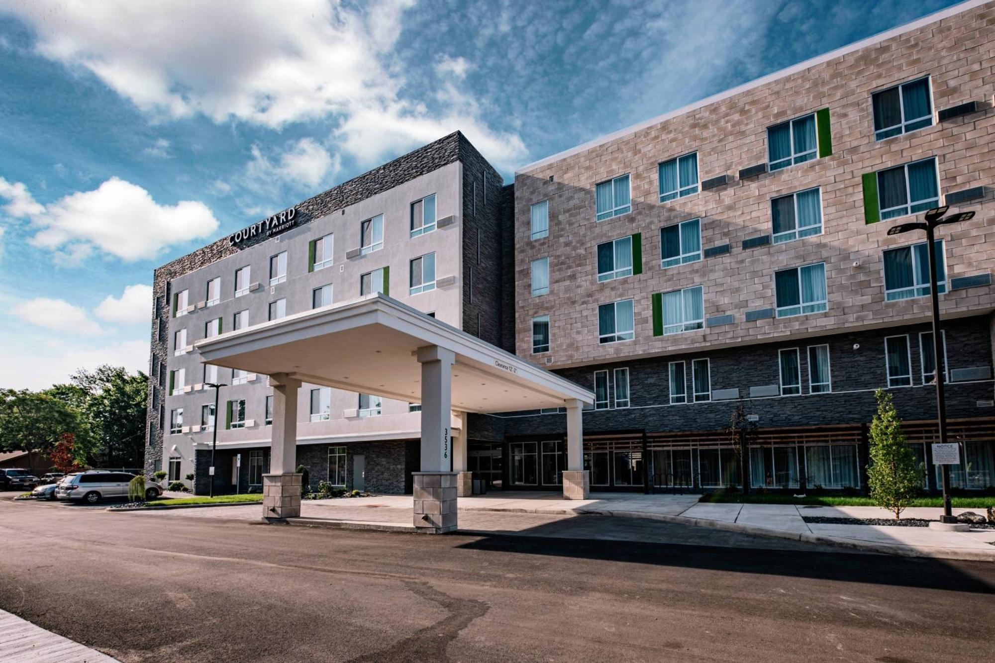 Courtyard By Marriott Toledo West Hotel Exterior photo