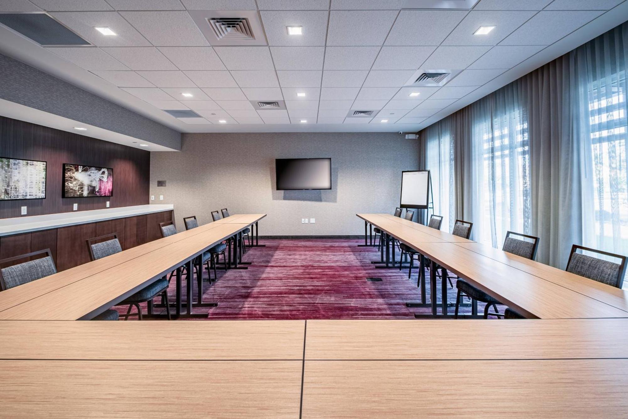 Courtyard By Marriott Toledo West Hotel Exterior photo