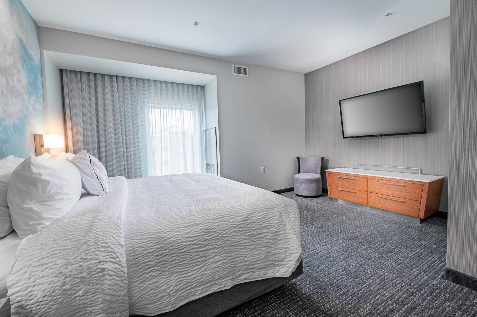 Courtyard By Marriott Toledo West Hotel Exterior photo
