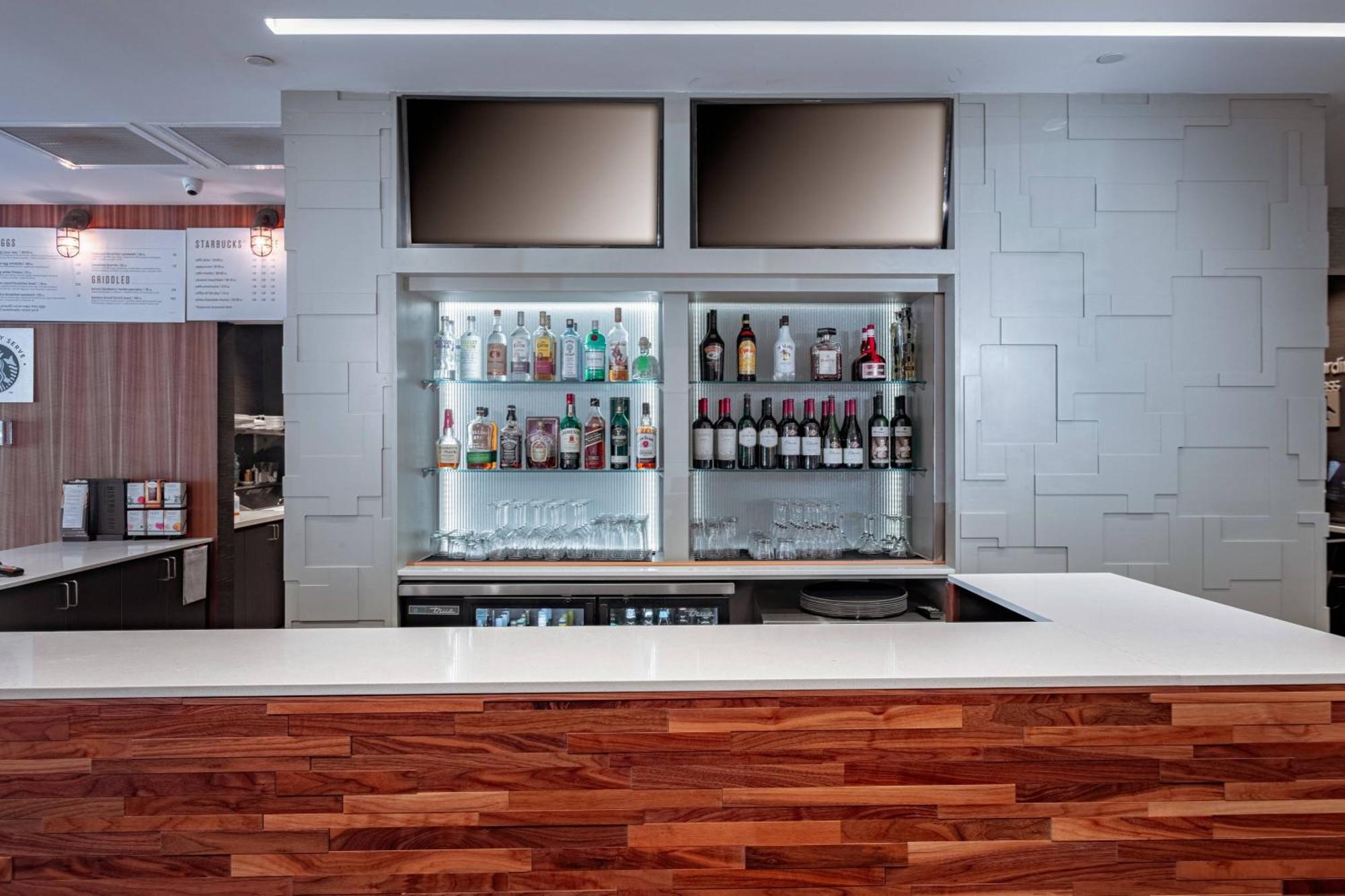 Courtyard By Marriott Toledo West Hotel Exterior photo