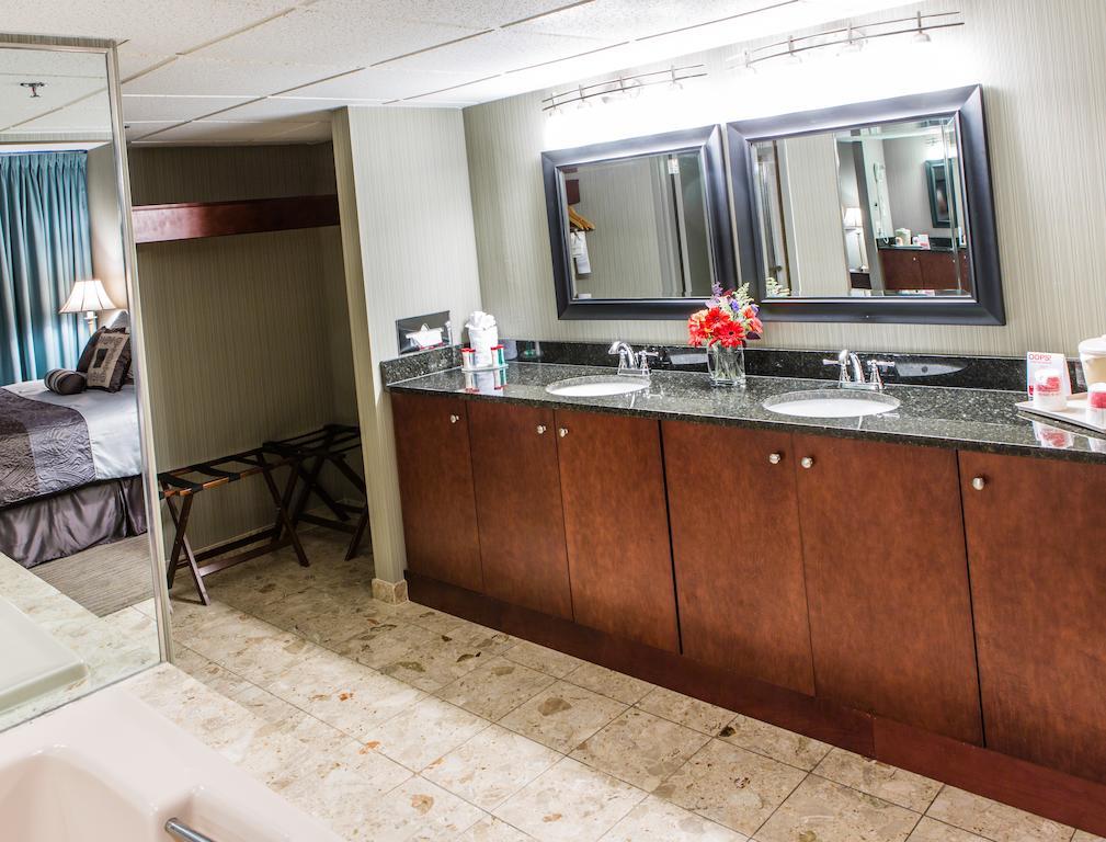 Courtyard By Marriott Toledo West Hotel Exterior photo