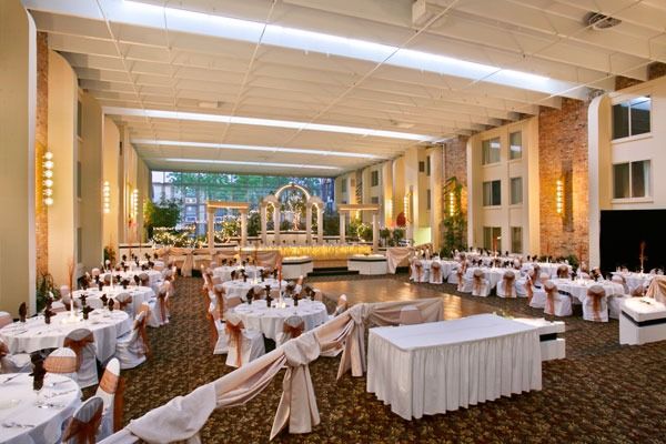Courtyard By Marriott Toledo West Hotel Restaurant photo